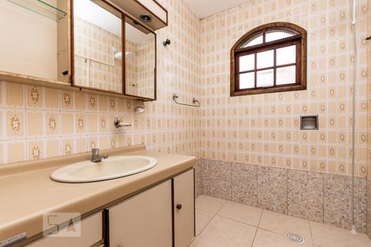 Banheiro suíte de casa à venda com 3 quartos, 350m² em Jardim Santa Maria, São Paulo