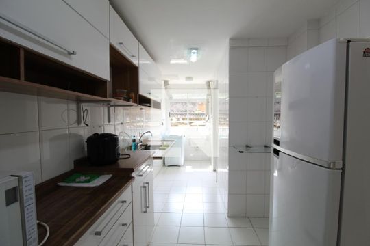 Cozinha de apartamento para alugar com 3 quartos, 227m² em Freguesia (jacarepaguá), Rio de Janeiro