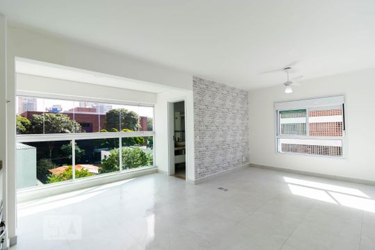 Sala/Quarto de kitnet/studio para alugar com 1 quarto, 35m² em Santo Amaro, São Paulo