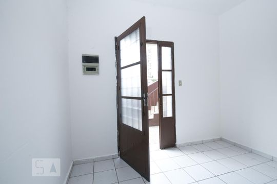 Sala de casa para alugar com 1 quarto, 38m² em Vila Catupia, São Paulo