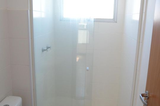 Banheiro de apartamento para alugar com 2 quartos, 54m² em São José, Canoas