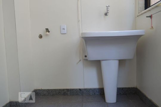 Área de Serviço de apartamento para alugar com 3 quartos, 200m² em Icaraí, Niterói