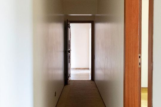 Corredor de apartamento à venda com 3 quartos, 200m² em Aclimação, São Paulo