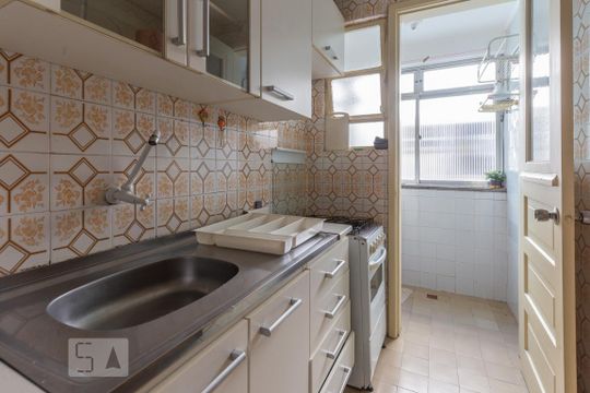 Cozinha de apartamento à venda com 1 quarto, 47m² em Santa Cecília, Porto Alegre
