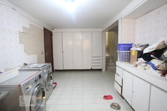 Área de Serviço de apartamento para alugar com 5 quartos, 800m² em Caxingui, São Paulo
