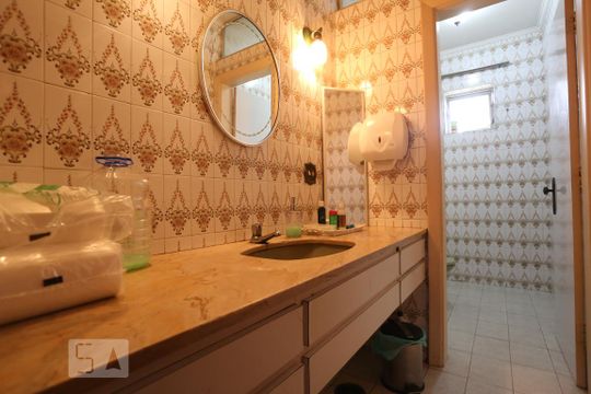 Lavabo de apartamento para alugar com 5 quartos, 800m² em Caxingui, São Paulo