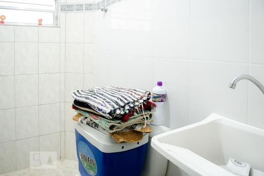Casa 1 - Banheiro 2 / Área de Serviço de casa à venda com 4 quartos, 200m² em Vila Talarico, São Paulo