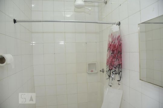 Banheiro de Serviço de apartamento para alugar com 2 quartos, 85m² em Taquara, Rio de Janeiro