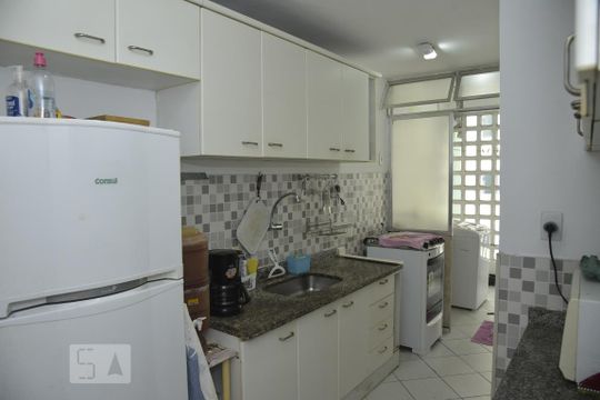 Cozinha de apartamento para alugar com 2 quartos, 85m² em Taquara, Rio de Janeiro
