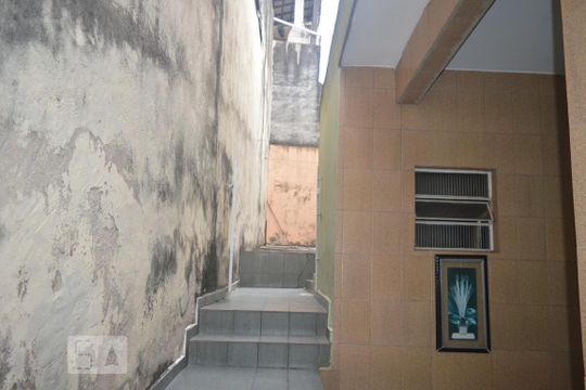 Quintal vista para os fundos de casa à venda com 2 quartos, 240m² em Vila Medeiros, São Paulo