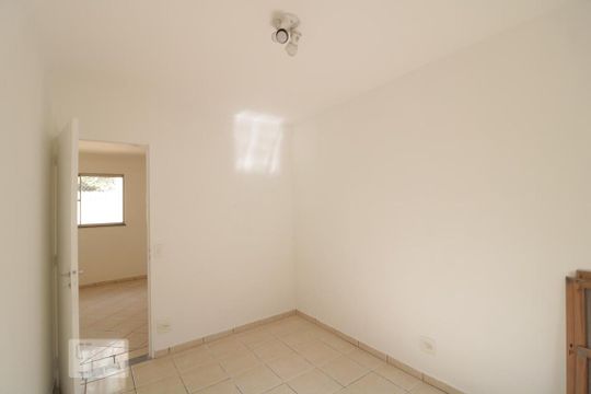 Dormitório 1 de apartamento para alugar com 3 quartos, 61m² em Jardim Independência, São Paulo