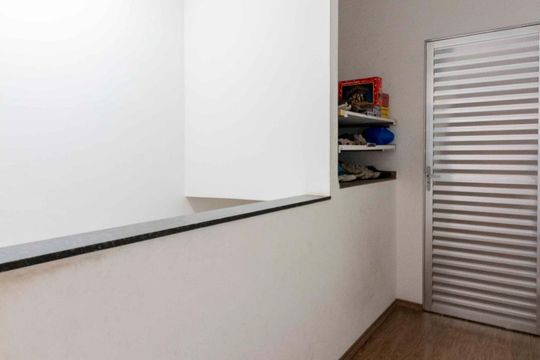 Corredor de casa à venda com 3 quartos, 220m² em Jardim Jaú (zona Leste), São Paulo