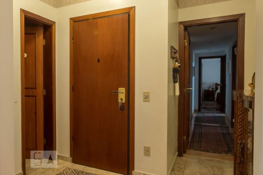 Entrada de apartamento para alugar com 3 quartos, 169m² em Perdizes, São Paulo