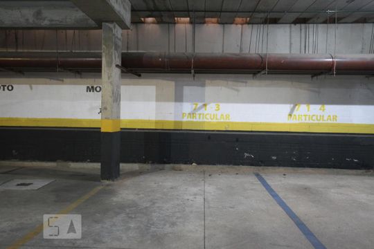 Garagem de apartamento para alugar com 3 quartos, 61m² em Cambuci, São Paulo