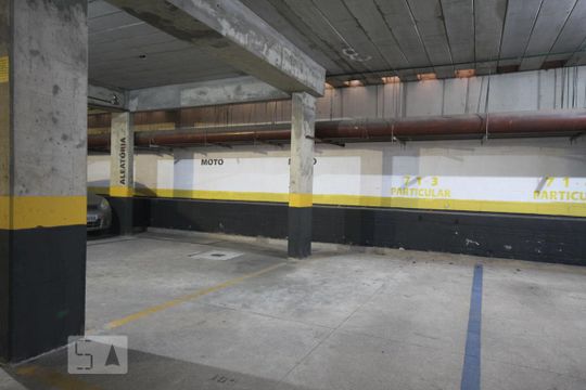 Garagem de apartamento para alugar com 3 quartos, 61m² em Cambuci, São Paulo