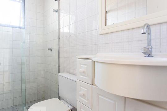 Banheiro de apartamento à venda com 2 quartos, 60m² em Jardim Ester, São Paulo