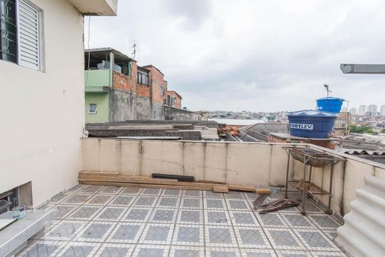 Quintal de kitnet/studio para alugar com 1 quarto, 50m² em Jardim Roberto, Osasco