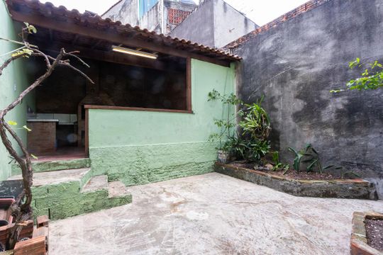 Quintal de casa à venda com 3 quartos, 303m² em Jardim das Flores, Osasco