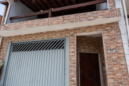Fachada de casa à venda com 3 quartos, 303m² em Jardim das Flores, Osasco