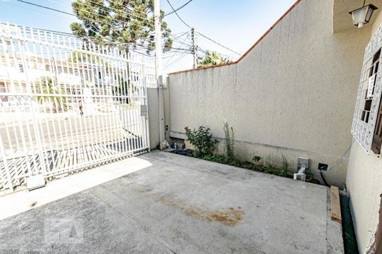 Garagem de casa para alugar com 2 quartos, 111m² em Capão da Imbuia, Curitiba