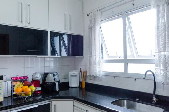 Cozinha de apartamento para alugar com 3 quartos, 84m² em Vila Lusitânia, São Bernardo do Campo