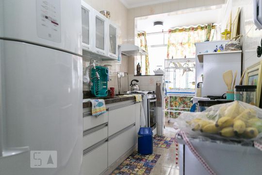 Cozinha de apartamento para alugar com 2 quartos, 90m² em Aparecida, Santos