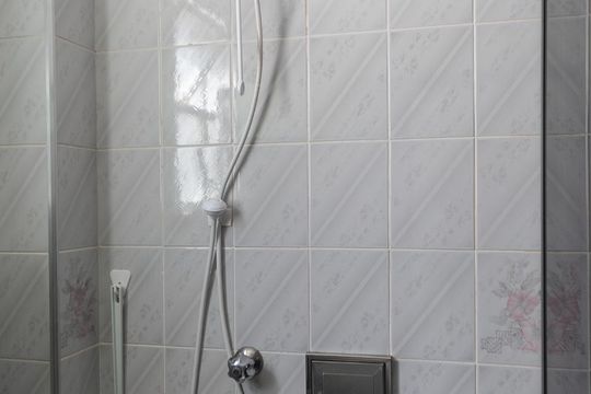 Banheiro de apartamento para alugar com 2 quartos, 90m² em Aparecida, Santos
