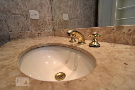 Banheiro da Suíte 4 de casa de condomínio para alugar com 4 quartos, 576m² em Fazenda Morumbi, São Paulo