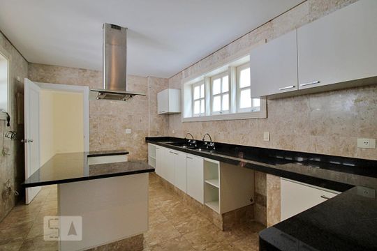 Cozinha de casa de condomínio para alugar com 4 quartos, 576m² em Fazenda Morumbi, São Paulo