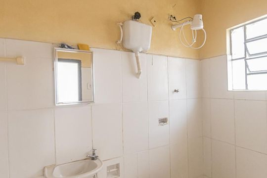 Banheiro Social de casa para alugar com 1 quarto, 40m² em Vila Carrao, São Paulo