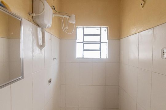 Banheiro Social de casa para alugar com 1 quarto, 40m² em Vila Carrao, São Paulo