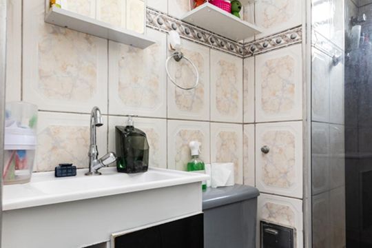 Banheiro  de apartamento à venda com 2 quartos, 60m² em Jardim Bonifacio, São Paulo