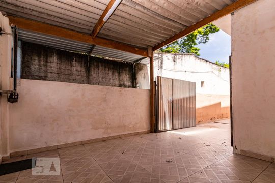 Garagem  de casa para alugar com 2 quartos, 120m² em Jardim São Francisco (zona Leste), São Paulo