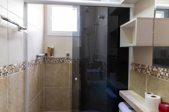 banheiro de apartamento à venda com 2 quartos, 47m² em Jardim São Francisco, São Paulo