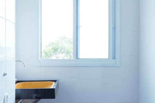 Área de serviço de apartamento para alugar com 2 quartos, 43m² em Jardim Íris, São Paulo