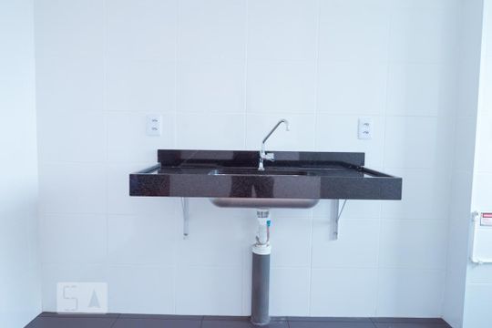 Cozinha de apartamento para alugar com 2 quartos, 43m² em Jardim Íris, São Paulo