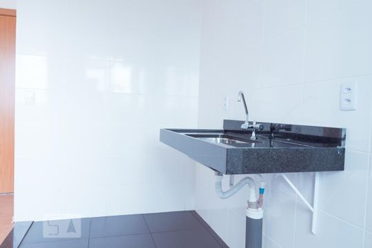Cozinha de apartamento para alugar com 2 quartos, 43m² em Jardim Íris, São Paulo