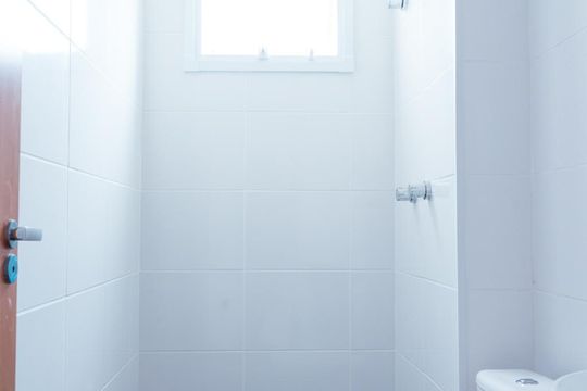Banheiro de apartamento para alugar com 2 quartos, 43m² em Jardim Íris, São Paulo