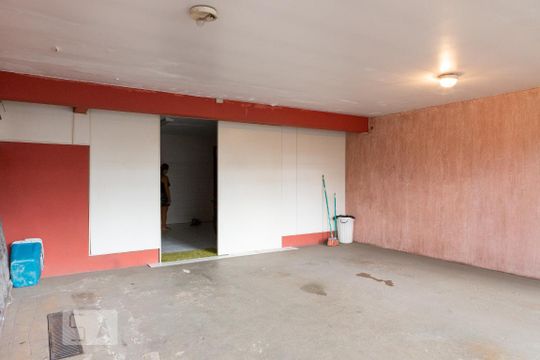Garagem de casa à venda com 3 quartos, 283m² em Vila Romana, São Paulo