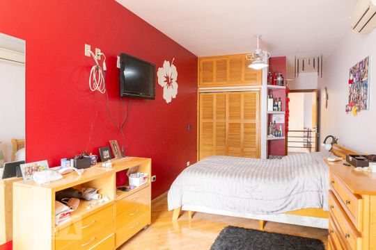 Suíte 1 de casa à venda com 3 quartos, 283m² em Vila Romana, São Paulo