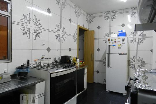 Cozinha de casa à venda com 4 quartos, 250m² em Vila Paulistania, São Paulo