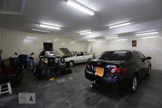 Garagem Coberta de casa à venda com 3 quartos, 200m² em Jardim Ester Yolanda, São Paulo