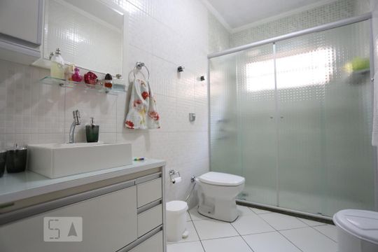 Banheiro de casa à venda com 3 quartos, 200m² em Jardim Ester Yolanda, São Paulo