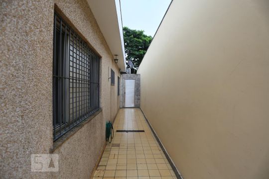 Corredor de casa à venda com 3 quartos, 200m² em Jardim Ester Yolanda, São Paulo