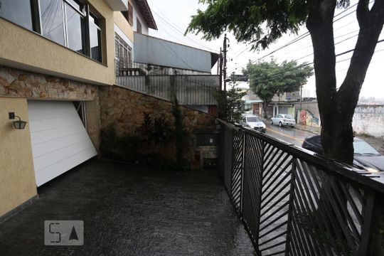 Garagem de casa à venda com 3 quartos, 200m² em Jardim Ester Yolanda, São Paulo