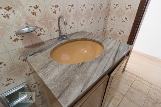 Banheiro  de casa para alugar com 4 quartos, 300m² em Vila Guarani, São Paulo