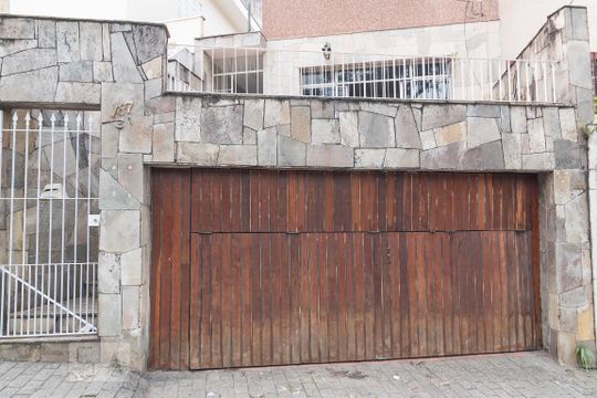 Fachada de casa para alugar com 4 quartos, 300m² em Vila Guarani, São Paulo