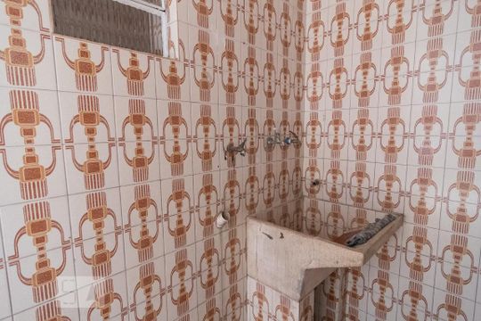 Lavanderia de casa para alugar com 4 quartos, 300m² em Vila Guarani, São Paulo