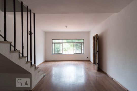 Casa para alugar com 4 quartos, 300m² em Vila Guarani, São Paulo