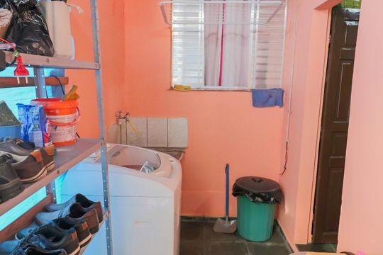 Casa 1 Lavanderia de casa à venda com 5 quartos, 140m² em Vila Nova Alba, São Paulo